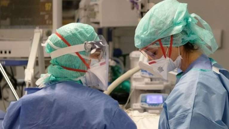 Κορονοϊός: Άσχημα νέα με καινούργιο αρνητικό ρεκόρ - 6.808 κρούσματα - 42 θάνατοι και 441 διασωληνωμένοι