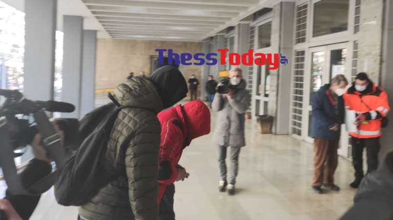 Θεσσαλονίκη: Στον εισαγγελέα οι δύο συλληφθέντες από τις εφόδους της ΕΛΑΣ σε συνδέσμους ομάδων