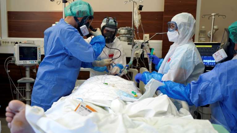 Κορονοϊός: Ξεπέρασαν τα 5 εκατ. οι νεκροί παγκοσμίως - Aυξάνονται οι θάνατοι στην Ευρώπη