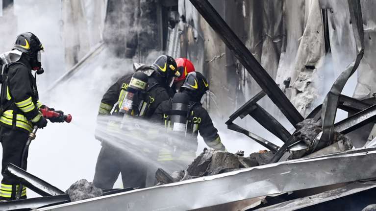 Μιλάνο: Ιδιωτικό αεροσκάφος έπεσε σε κτίριο στο κέντρο της πόλης - 8 νεκροί, ανάμεσά τους ένα παιδί [εικόνες - βίντεο]