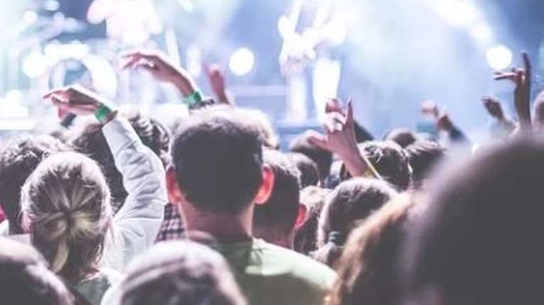 Βαριά πρόστιμα για την παραβίαση των νέων μέτρων: Έως 200.000 ευρώ για κορονοπάρτι σε σπίτια και... κότερα