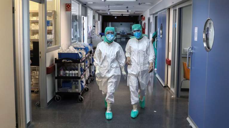 Έρευνα για τον κορονοϊό: Το σημείο καμπής στην Ελλάδα και πότε θα καταγραφεί το τελευταίο κρούσμα [πίνακες]