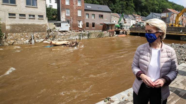 Φον ντερ Λάιεν για τις φονικές πλημμύρες στην κεντρική Ευρώπη: Πόνεσε η καρδιά μου