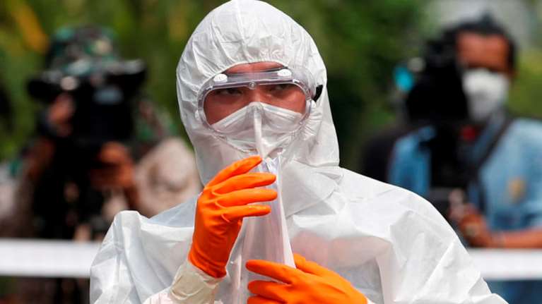 Η ΕΛ.ΑΣ. εφιστά την προσοχή για άτομα που δήθεν ενημερώνουν για τον κορονοϊό