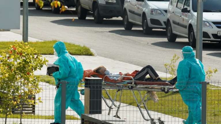 Ερευνα: Οκτώ στους δέκα ασθενείς με κορονοϊό έχουν κάποιο νευρολογικό σύμπτωμα