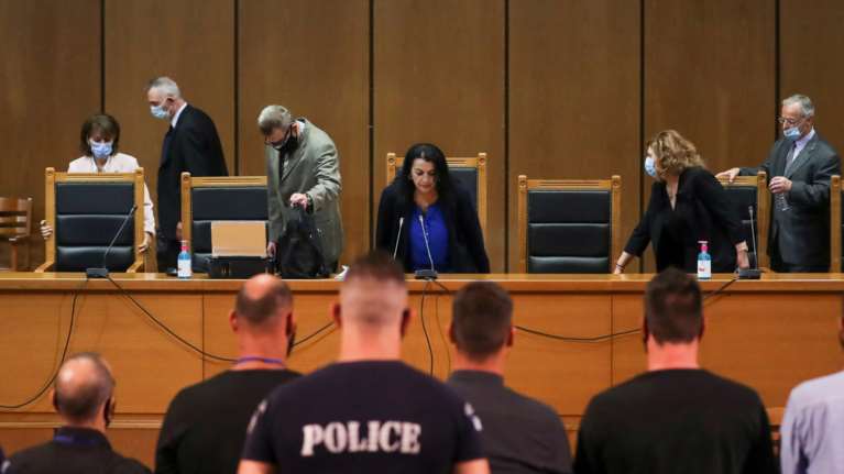 Ξεκίνησε η δίκη της Χρυσής Αυγής: Αποφασίζουν για ελαφρυντικά - Ποιοι μπαίνουν φυλακή και ποιοι τη γλιτώνουν
