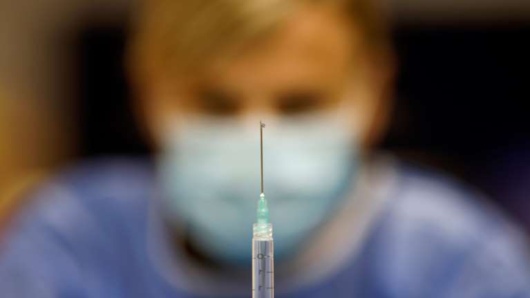 Ερευνα: Ποιοι είναι εκείνοι που αρνούνται να εμβολιαστούν - Οι διστακτικοί και οι απρόθυμοι