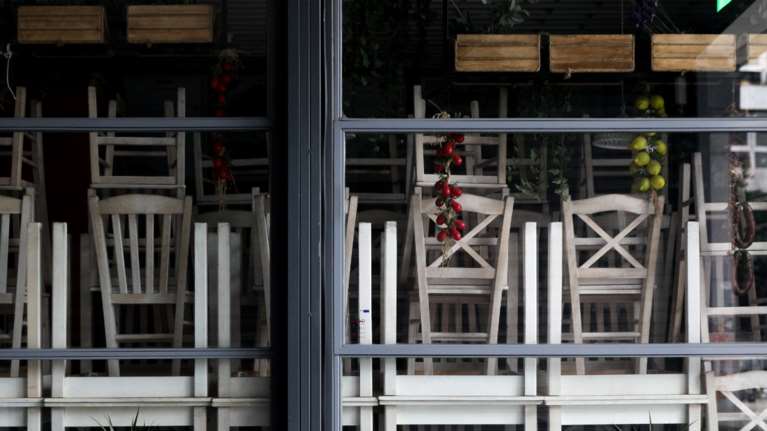 Κορονοϊός - Έκπληξη από Δερμιτζάκη: Να ανοίξει και η εστίαση μαζί με την αγορά - Μέσα στην εβδομάδα κάτω από χίλια κρούσματα