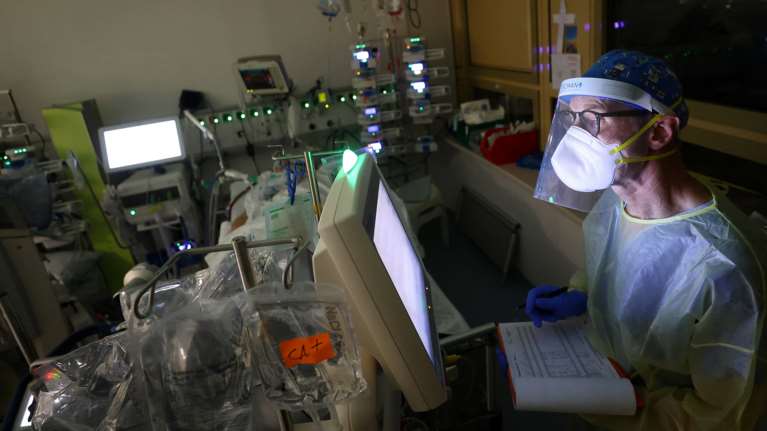 Νέα μελέτη για τον κορονοϊό: Μπορεί να επιτίθεται απευθείας στο λίπος του σώματος