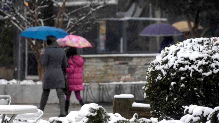 Καιρός: Πτώση της θερμοκρασίας - Θυελλώδεις άνεμοι, καταιγίδες &amp; χιονοπτώσεις