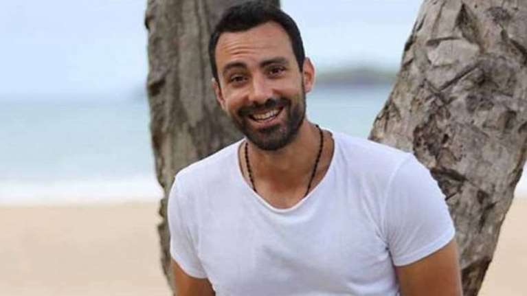 Σάκης Τανιμανίδης: Εκανε την τρίτη δόση του εμβολίου κατά του κορονοϊού [βίντεο]