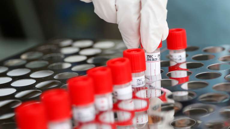 Τέσσερις Έλληνες ερευνητές στην πρώτη γραμμή του ΜΙΤ για τη μάχη του κορονοϊού