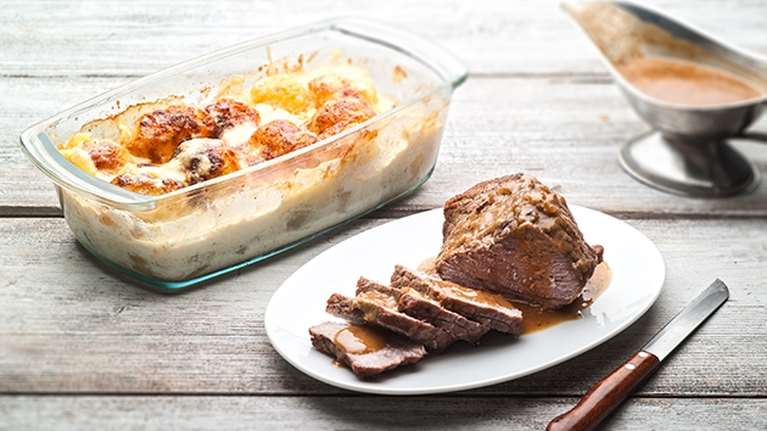 Συνταγή της Αργυρώς Μπαρμπαρίγου: Ψητό κατσαρόλας με πατάτες ογκρατέν