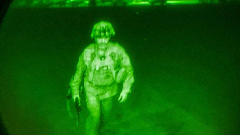 Αφγανιστάν - Ιστορική στιγμή: Ο Αμερικανός αξιωματικός που έφυγε τελευταίος