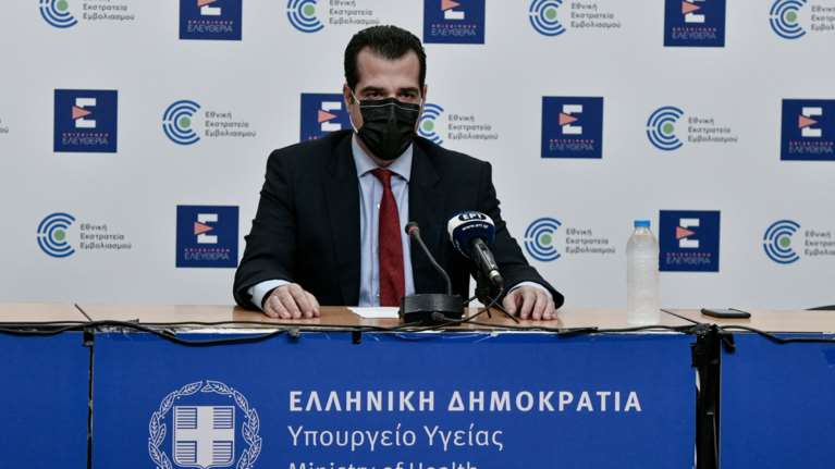 Πλεύρης: Οι υγειονομικοί που δεν θα εμβολιαστούν έως το τέλος Μαρτίου απολύονται από το ΕΣΥ