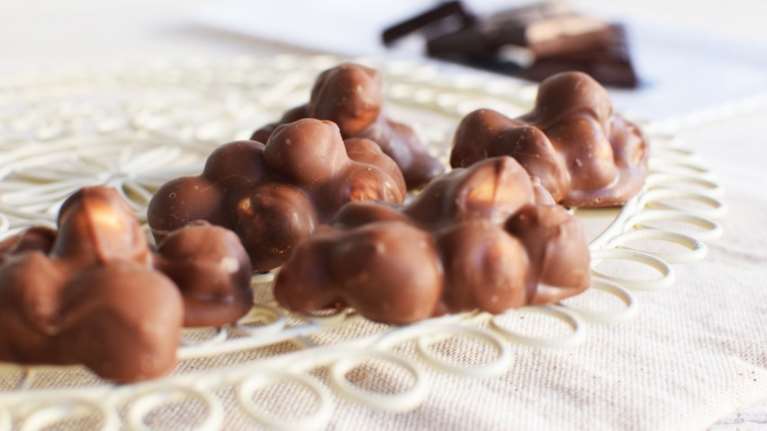 Συνταγή για σοκολατάκια μόνο με τρία υλικά - Ετοιμα σε ελάχιστα λεπτά!
