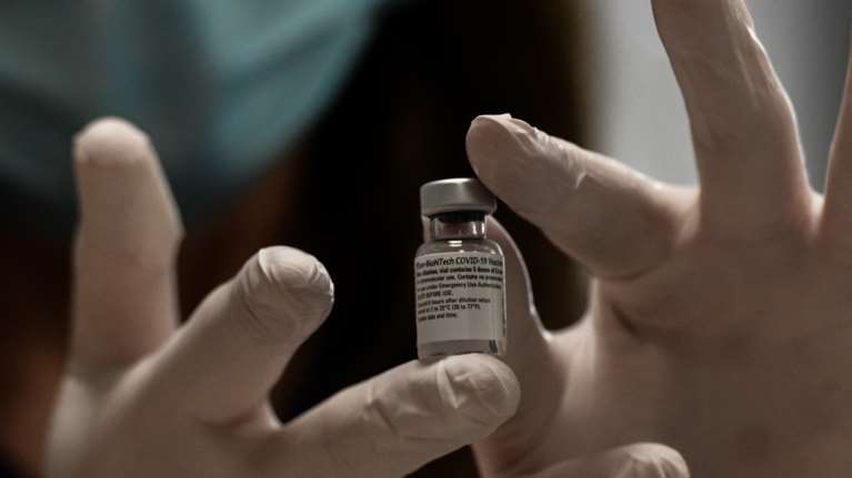 Κορονοϊός: Είναι ασφαλή για τις εγκύους τα εμβόλια; - Ο καθηγητής Βασιλακόπουλος εξηγεί