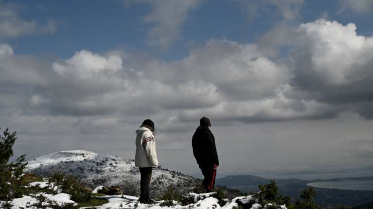 Καιρός: Μικρή βελτίωση σήμερα, πριν από το νέο κύμα κακοκαιρίας με χιόνια και χαμηλές θερμοκρασίες