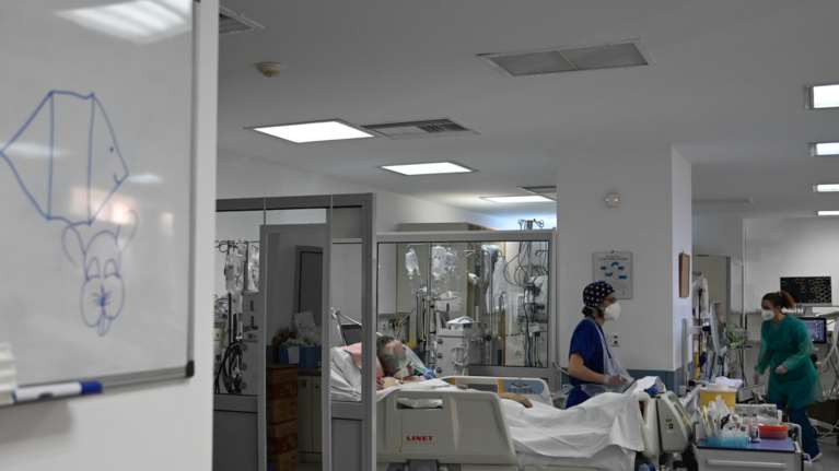 Προειδοποίηση Τζανάκη: Αν δεν μειωθούν οι θάνατοι από αυτή την εβδομάδα, θα πρέπει να ψαχτούμε