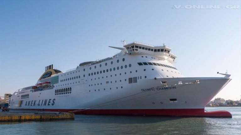 Μηχανική βλάβη στο πλοίο &quot;Olympic Champion&quot; που μετέφερε 362 επιβάτες