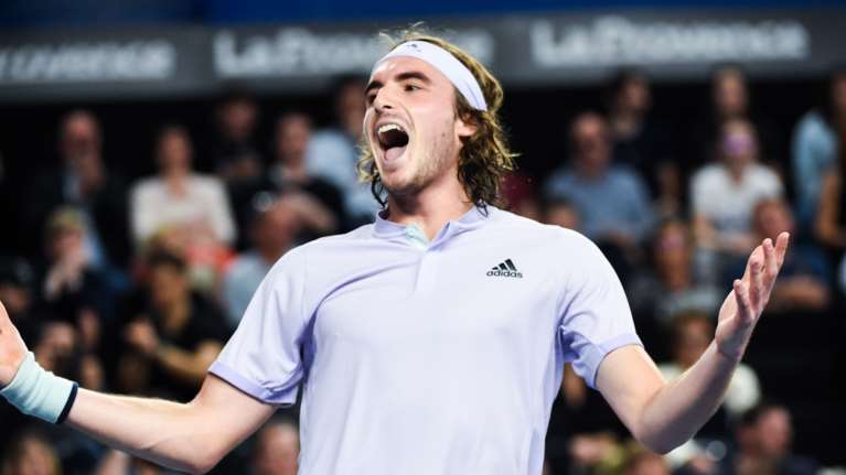 Το Twitter "γλεντάει" τον Τσιτσιπά για τη δήλωση ότι δεν έχει εμβολιαστεί - "Ο Harrods βγήκε παγανιά"