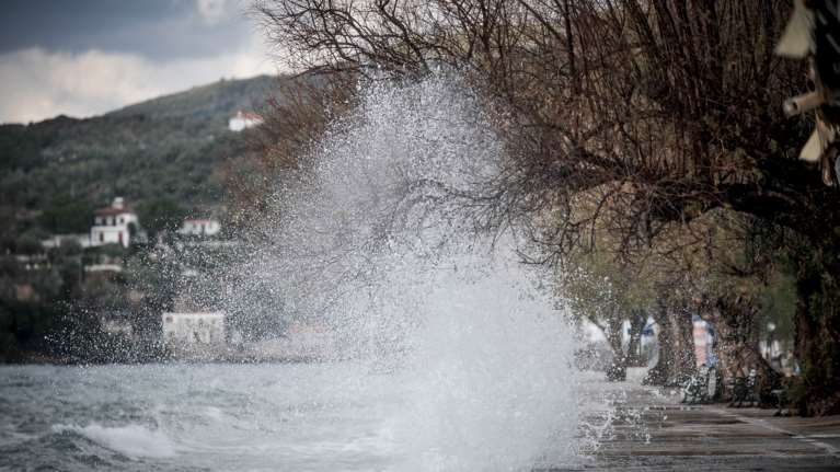 Προειδοποίηση Μαρουσάκη: Η Ελλάδα χωρίζεται στα δύο από σήμερα – Δυνατοί άνεμοι και βροχοπτώσεις