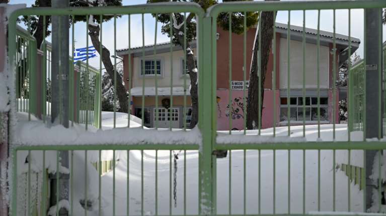 Κακοκαιρία "Φίλιππος": Και την Παρασκευή κλειστά σχολεία στην Αττική λόγω του χιονιά - Σε ποιες περιοχές