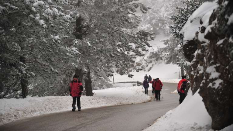 Ερχεται παγωμένο Σαββατοκύριακο με χαμηλές θερμοκρασίες και χιόνια στην Αττική [εικόνες - βίντεο]