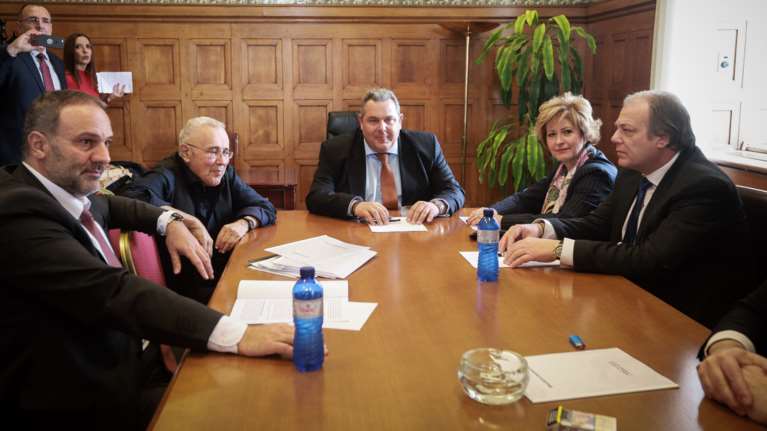 Τι απέγιναν οι βουλευτές των ΑΝΕΛ που ο Πάνος Καμμένος αποκαλεί &quot;εξαγορασμένους&quot; - &quot;Είναι κατάντια&quot;, του απαντούν