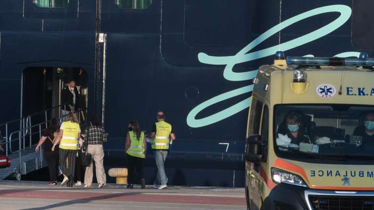 Κρουαζιερόπλοιο &quot;Mein Schiff 6&quot;: Αρνητικά και τα τεστ του ΕΟΔΥ για τα 12 μέλη του πληρώματος