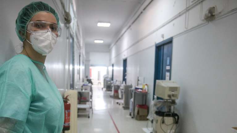 Ασφυξία στις ΜΕΘ της Αττικής: Μόνο δύο νοσοκομεία με διαθέσιμο κρεβάτι - Διασωληνωμένοι ασθενείς και εκτός Εντατικής