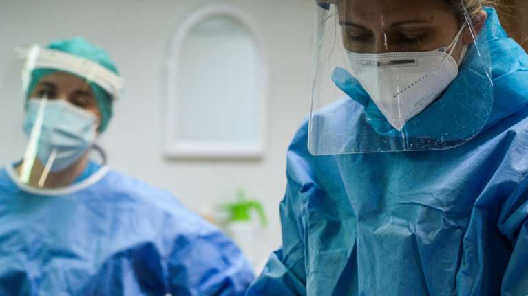 Κορονοϊός: Eκτίναξη θανάτων με 63 νεκρούς - 3.651 νέα κρούσματα, στους 387 οι διασωληνωμένοι