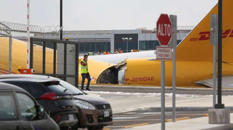 Αεροσκάφος της DHL στην Κόστα Ρίκα κόπηκε στα δύο κατά την προσγείωση [εικόνες - βίντεο]