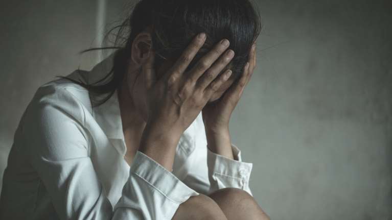 Συγκλονίζει η σεναριογράφος Κατερίνα Μαυρίκη: Γνωστός ηθοποιός και σκηνοθέτης με βίασε το 2013