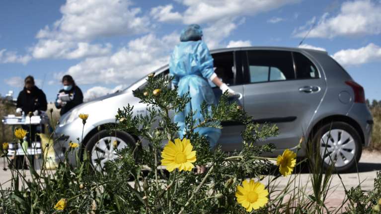 &quot;Βόμβα&quot; από καθηγητή Γενετικής για τη βρετανική μετάλλαξη: Μεταδίδεται και με τη γύρη, έχει 30% μεγαλύτερη θνησιμότητα