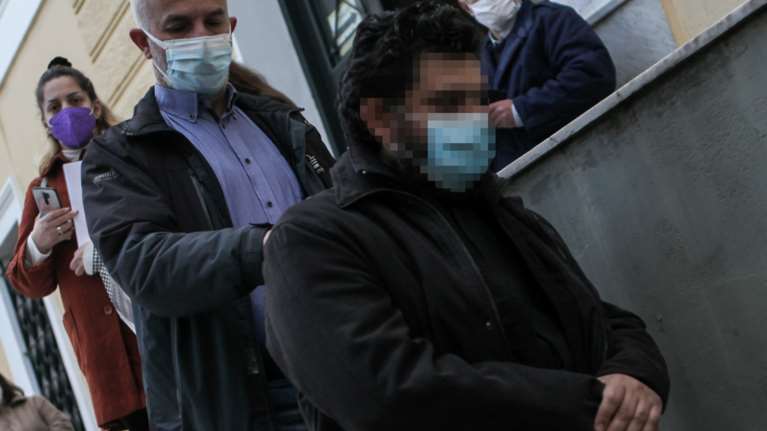 Σύζυγος ιερέα: Είναι αθώος, όλα είναι ψέματα - Η οικογένεια της κοπέλας έχει θέμα μαζί μας [βίντεο]