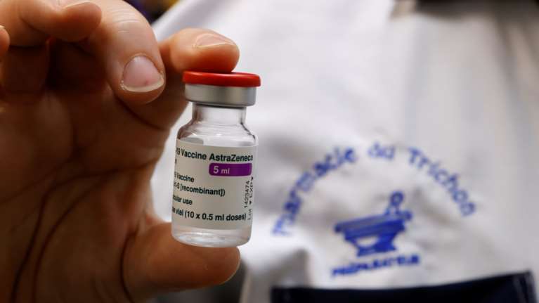 Ανησυχία στην Πάτρα: 60χρονη έπαθε εγκεφαλικό μετά τον εμβολιασμό της - Το περιστατικό ερευνά ο ΕΟΦ