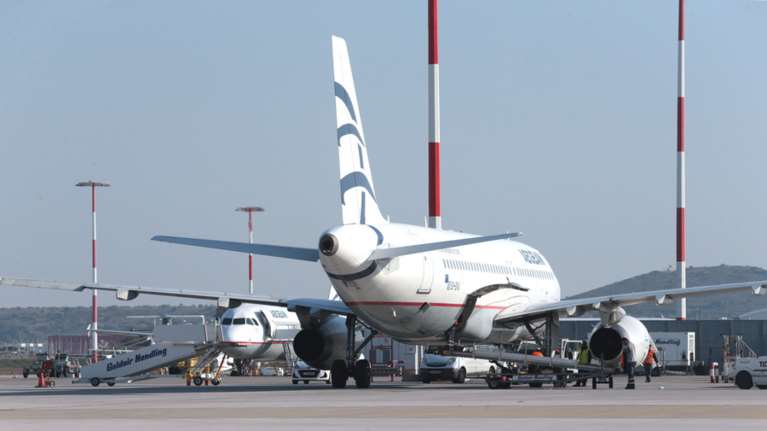 Απίστευτο: Επιβάτης στη Θεσσαλονίκη εμπόδισε την απογείωση αεροπλάνου γιατί... φοβόταν μην κολλήσει κορονοϊό