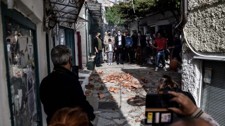 Πάσχα στην Ηπειρο: Από τα ταφικά έθιμα έως τα φωτίκια, τον καγκελάρη και τους μπότηδες στο &quot;Διαβολοπάζαρο&quot;