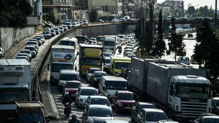Χάος στον Κηφισό - Ουρές χιλιομέτρων και στα δύο ρεύματα εξαιτίας καραμπόλας