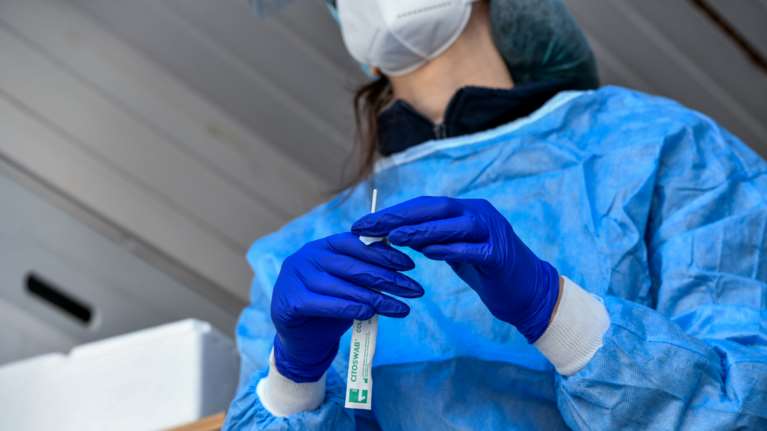 Κορονοϊός: Τα αντιικά χάπια πιο αποτελεσματικά κατά της Ομικρον απ' ότι τα μονοκλωνικά αντισώματα