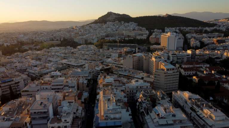 Ποιοι και γιατί επενδύουν στην ελληνική αγορά ακινήτων: Το προφίλ των νέων αγοραστών
