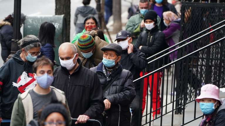 Κορονοϊός: Σχεδόν 500.000 οι θάνατοι στις ΗΠΑ - 1,7 εκατ. εμβολιασμοί καθημερινά