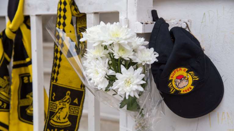 Δολοφονία 19χρονου Αλκη: Τα σπαρακτικά μηνύματα στο σημείο του φονικού - "Αδερφέ μου δεν θα σε ξεχάσω ποτέ"