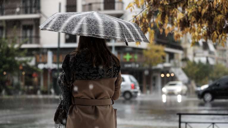 Με κακοκαιρία φεύγει το 2021: Πτώση της θερμοκρασίας - Πού θα εκδηλωθούν καταιγίδες