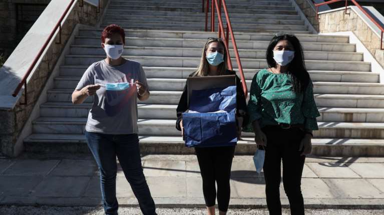 Κοραλία Χατζηγιαννάκη: Η 16χρονη που φτιάχνει μάσκες για γηροκομεία, νοσοκομεία, λιμενικό