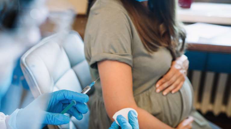 Καθηγήτρια Μαιευτικής για εμβολιασμό εγκύων: Δεν είναι σωστό να τους λες ότι είναι δική σου απόφαση - Στον 7ο μήνα είναι αργά