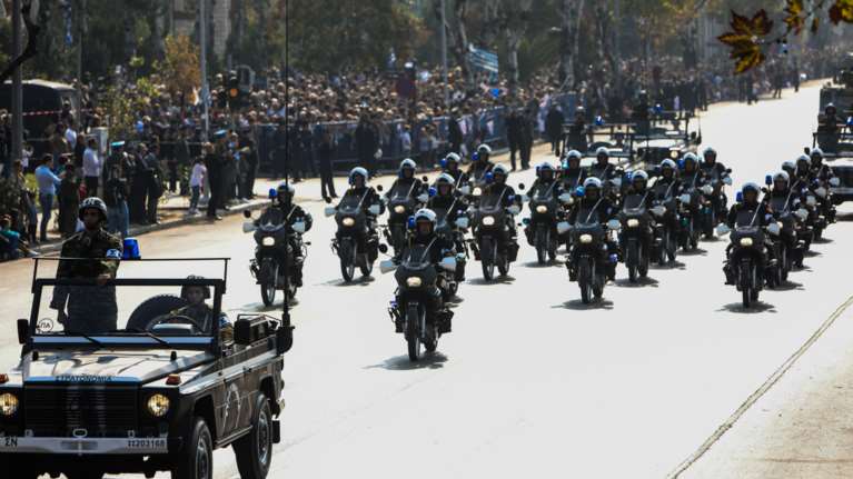 Παρελάσεις 28ης Οκτωβρίου: Οι εμβολιασμοί θα κρίνουν αν θα γίνουν - Τι λένε οι ειδικοί