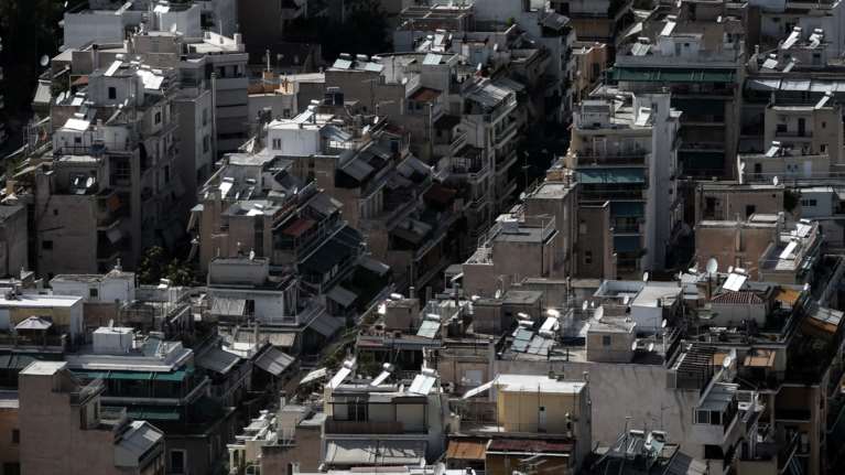 Εξοικονομώ - Αυτονομώ 2021: Πότε ξεκινούν οι αιτήσεις - Τα κριτήρια αξιολόγησης [πίνακες]