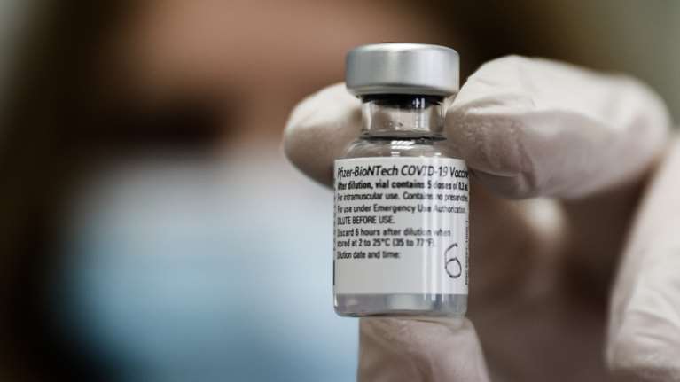 Θα πρέπει ή όχι οι αλλεργικοί να κάνουν το εμβόλιο;- Ποιές αλλεργίες δημιουργούν πρόβλημα και ποιές όχι